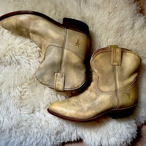 Frye Billy Short Ankle Western Boots Women's US 9 Distressed Leather Ivory $288